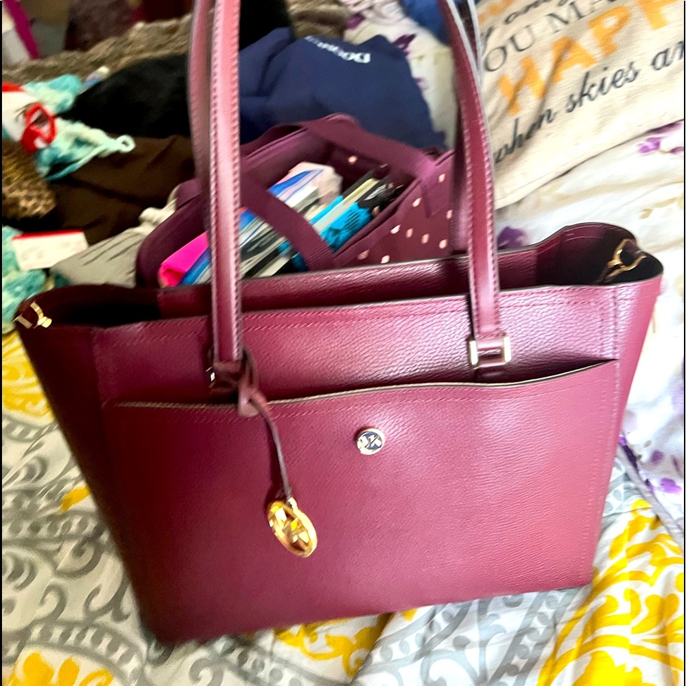 NWOT MICHAEL KORS TOTE. 3 PIECE SET